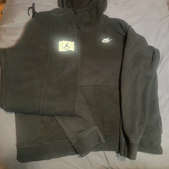 Nike Black Hoodie and Sweatpants Set with Jordan Patch - Picture 2 of 5